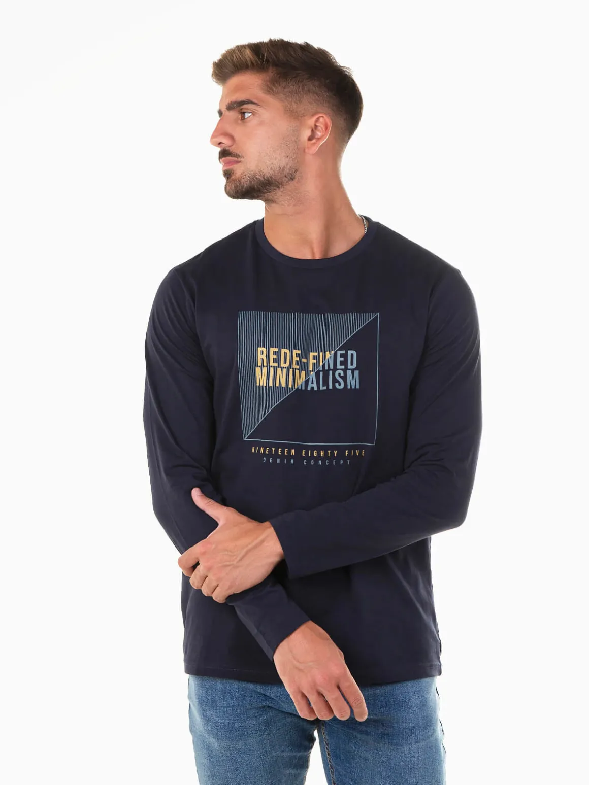 T-shirt com grafismo manga comprida