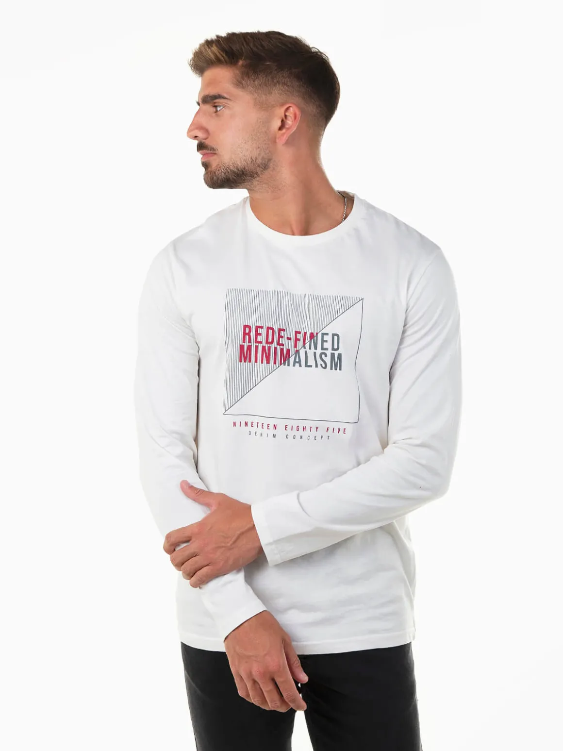 T-shirt com grafismo manga comprida