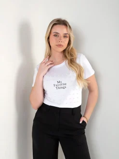 T-shirt com pérolas e estampado