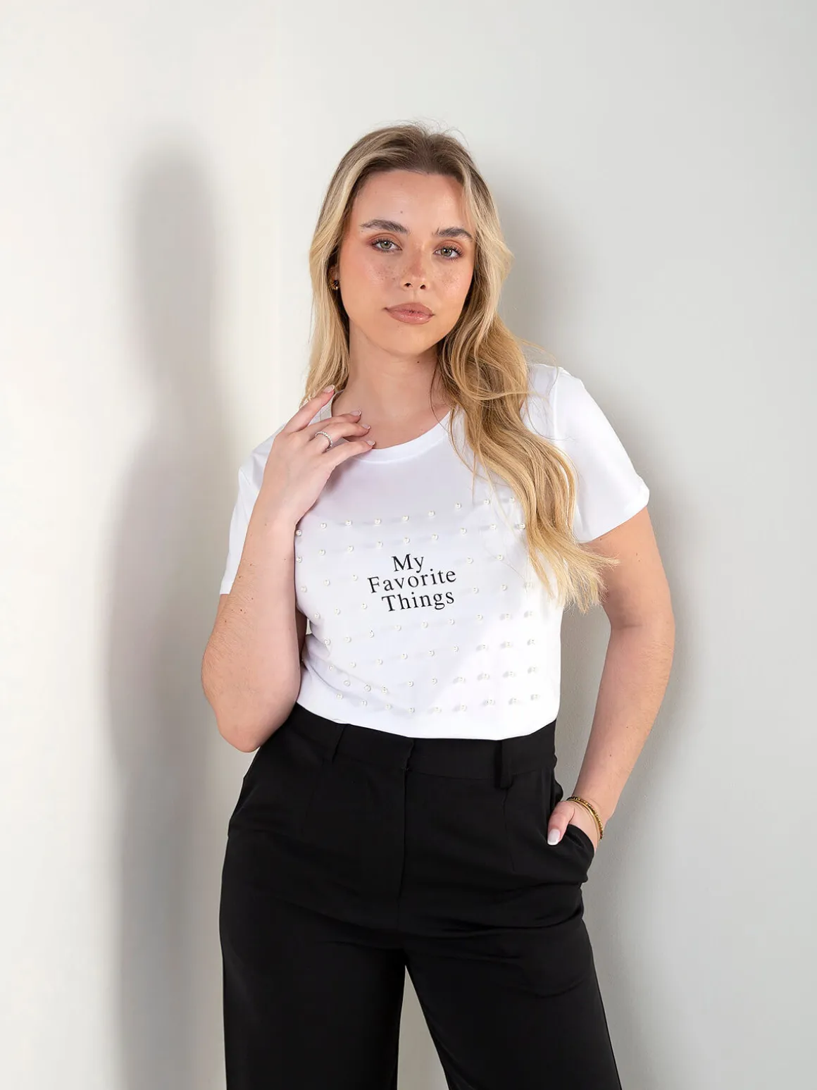 T-shirt com pérolas e estampado