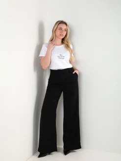 T-shirt com pérolas e estampado