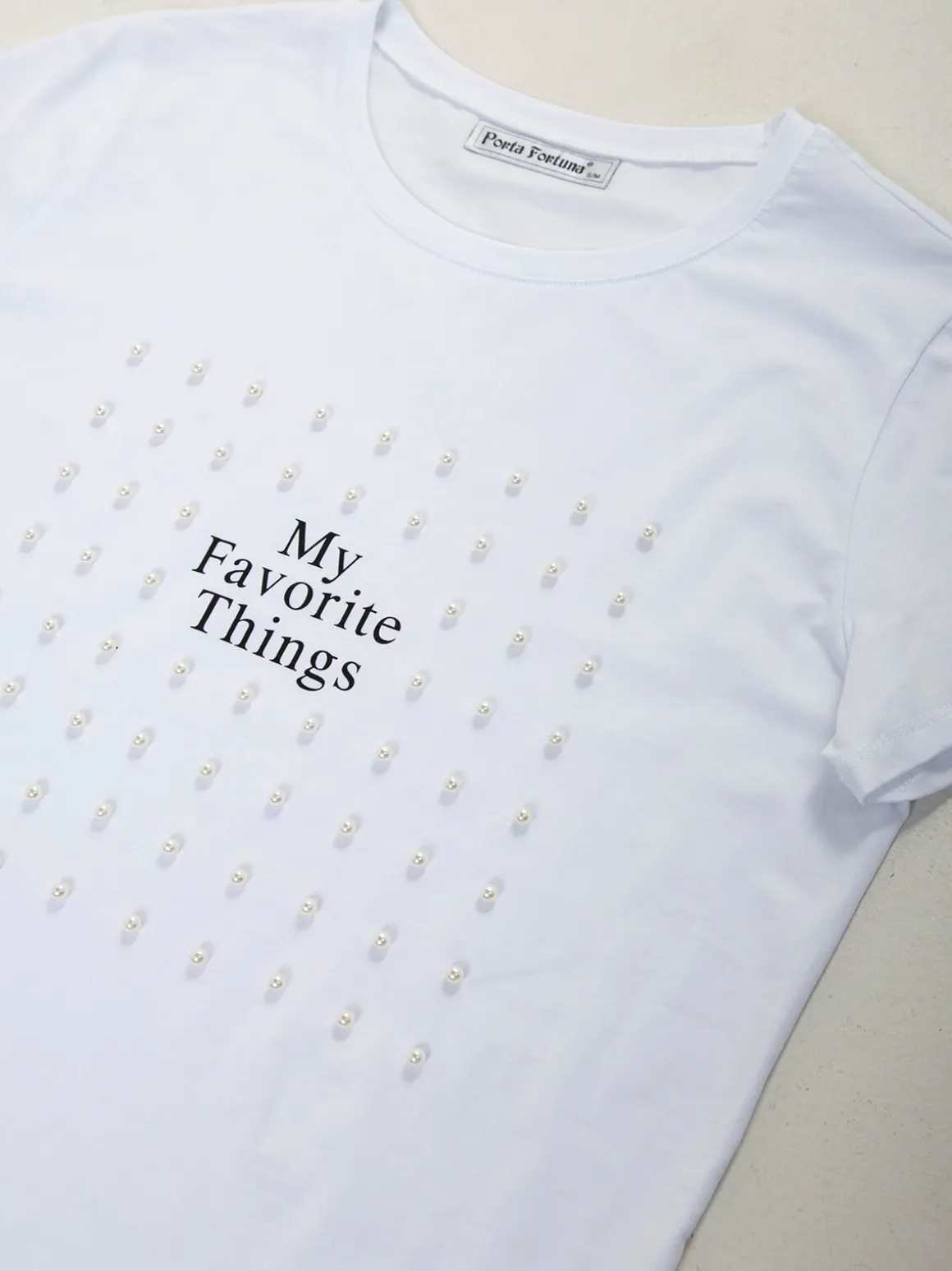 T-shirt com pérolas e estampado