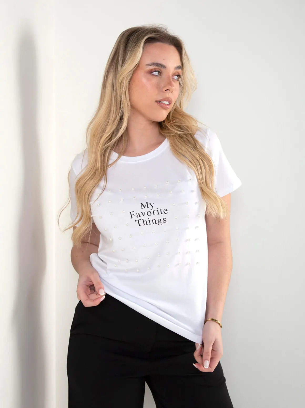 T-shirt com pérolas e estampado