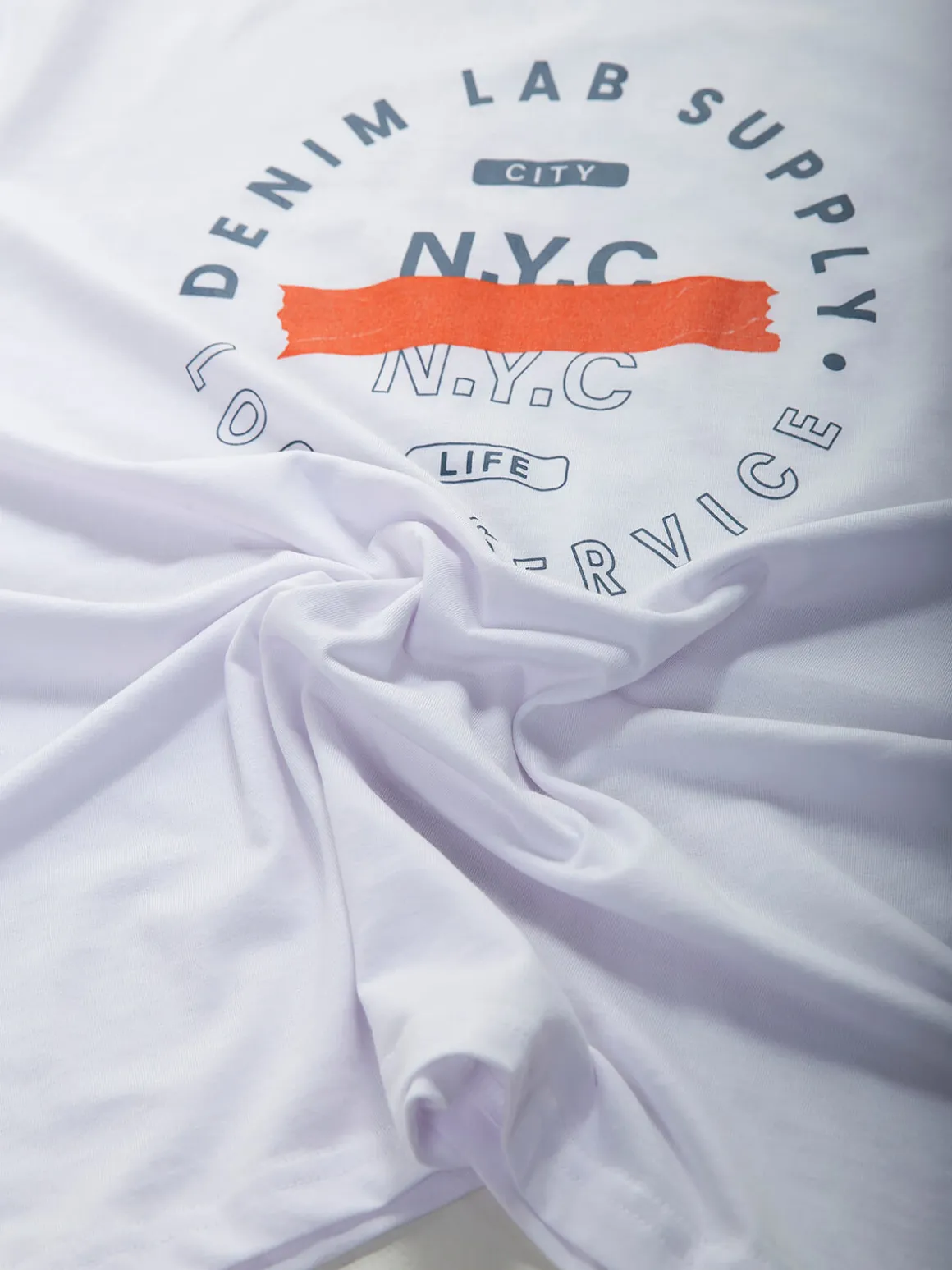 T-shirt círculo estampado manga curta