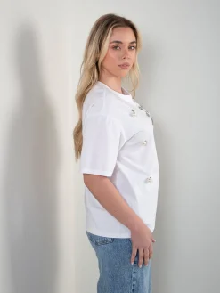 T-shirt manga curta com aplicações