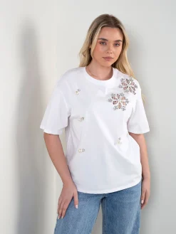 T-shirt manga curta com aplicações