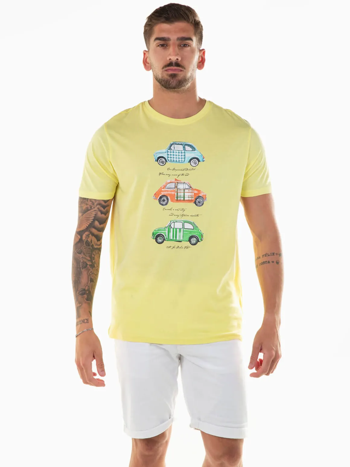 T-shirt manga curta com carros