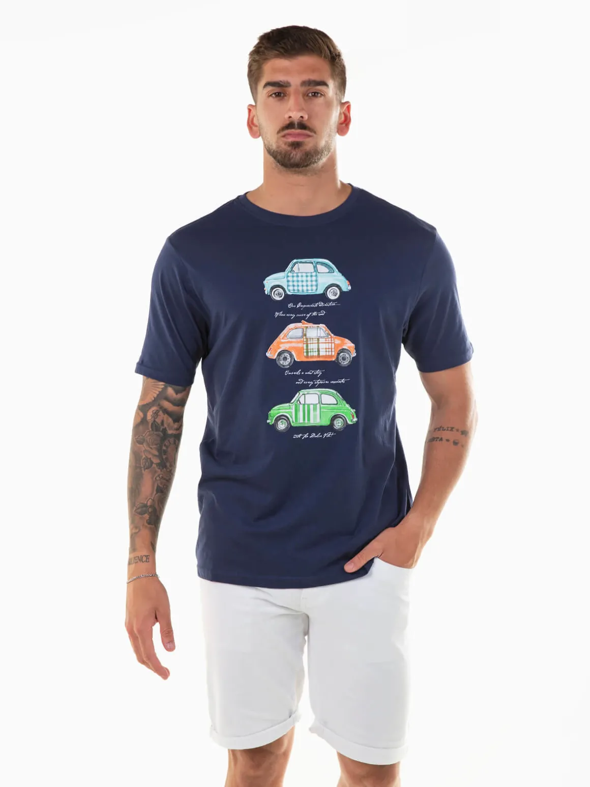 T-shirt manga curta com carros