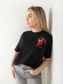 T-shirt manga curta com cerejas