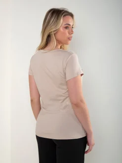 T-shirt manga curta com corações