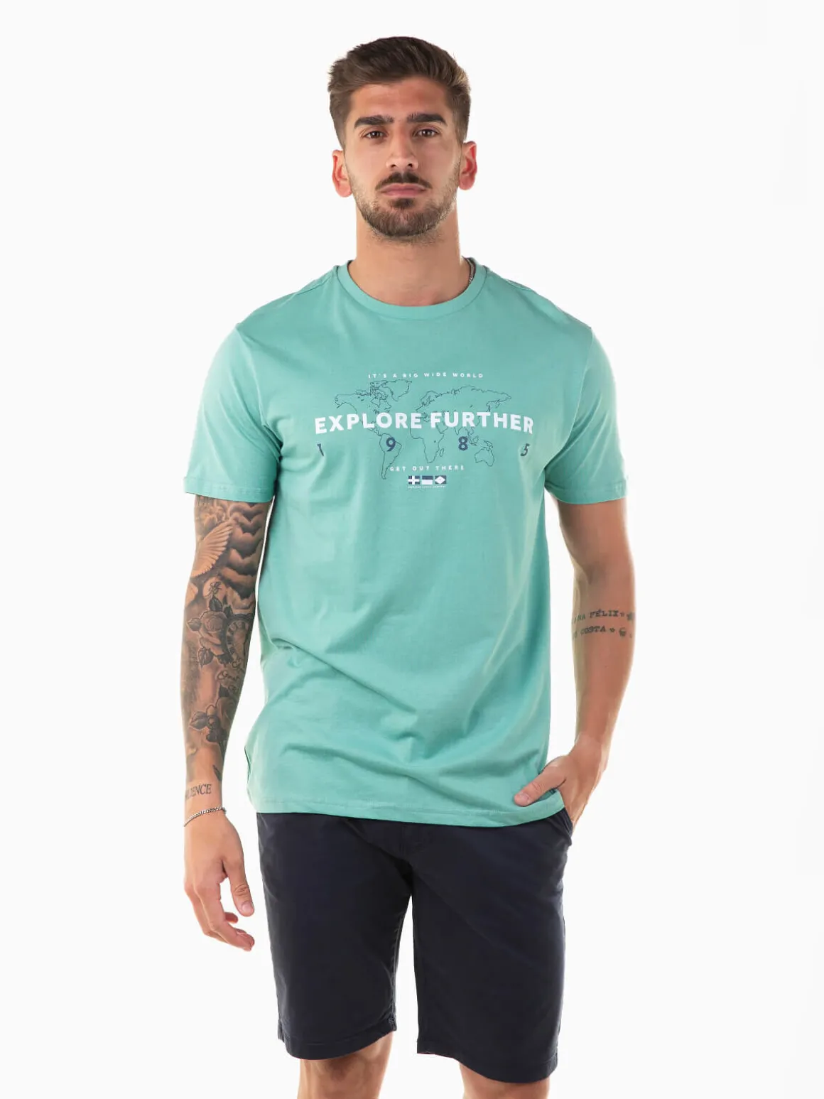 T-shirt manga curta com mapa