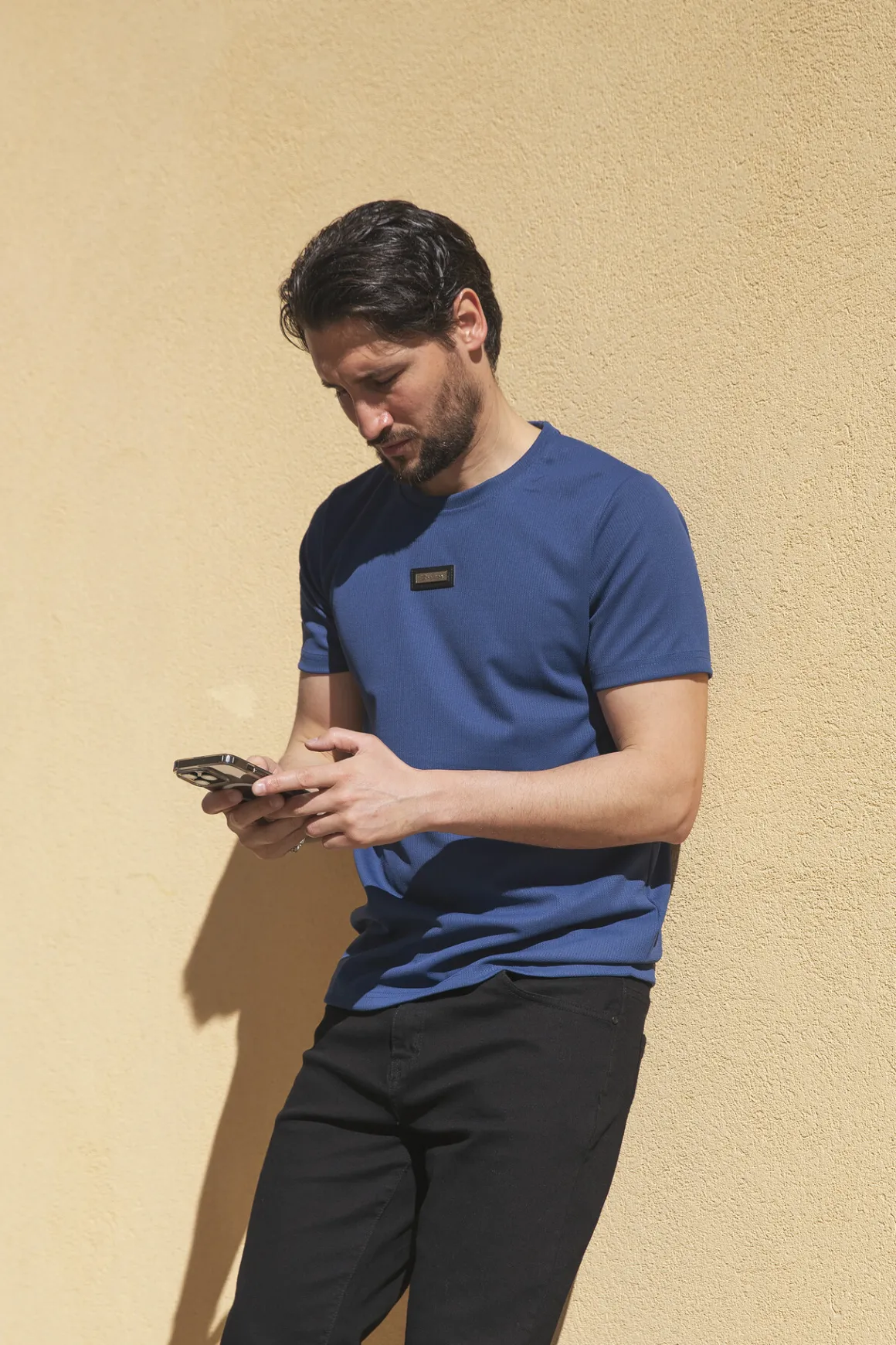 T-shirt manga curta com textura