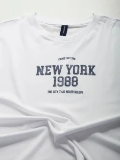 T-shirt manga curta New York