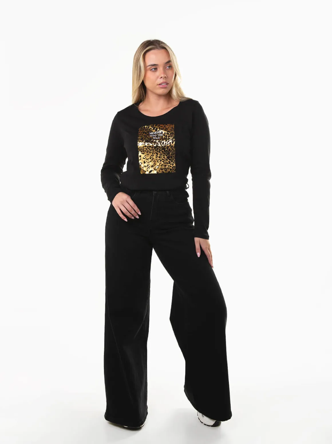 T-shirt preta com animal print