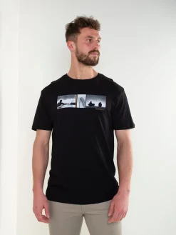 T-shirt preta com estampado