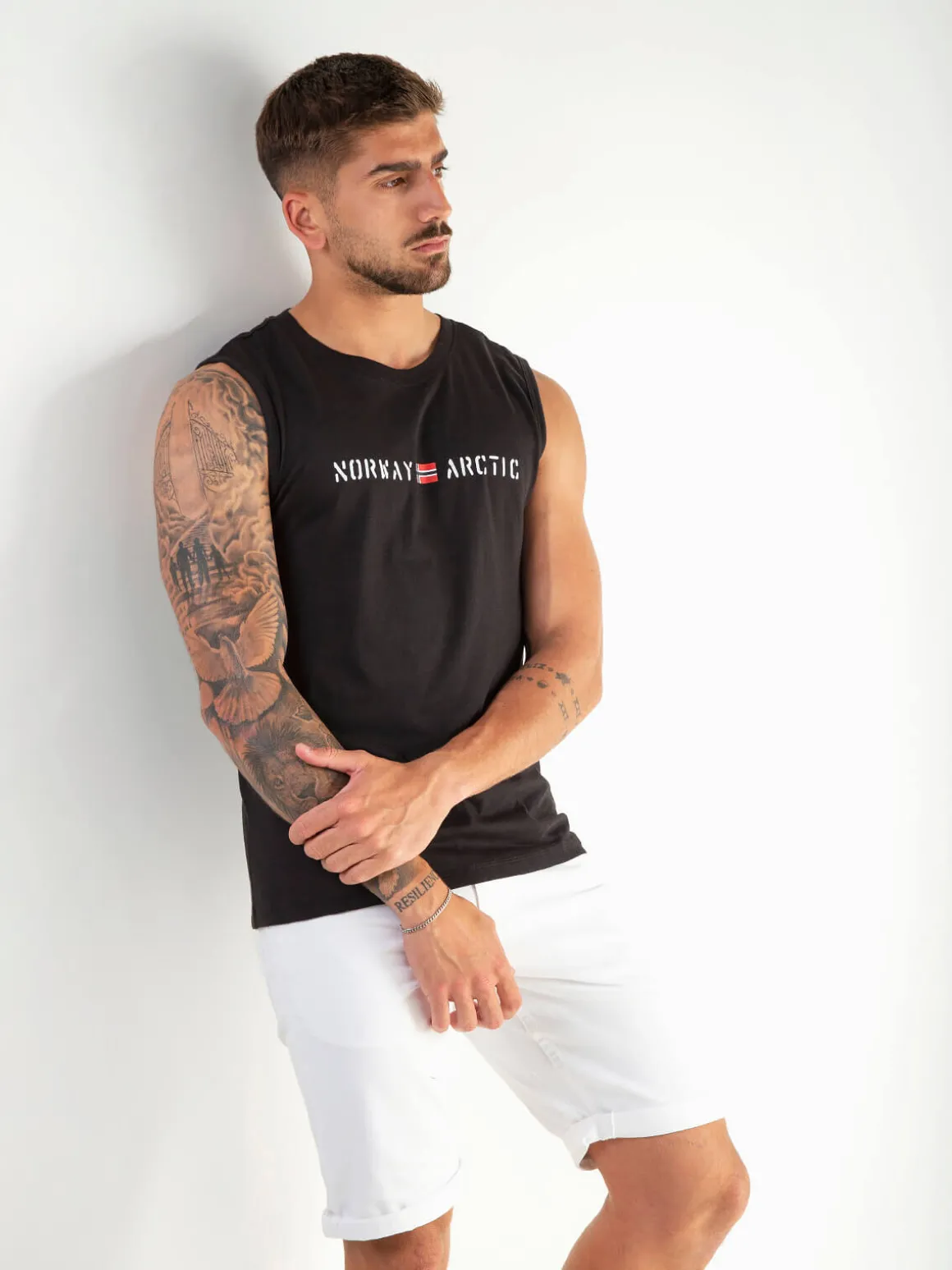 T-shirt preta sem mangas