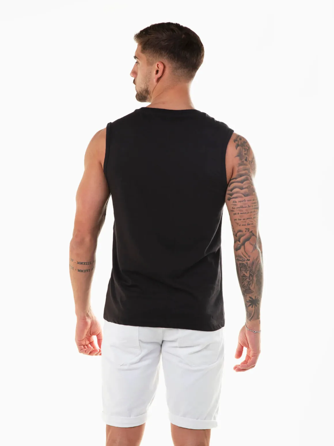 T-shirt preta sem mangas