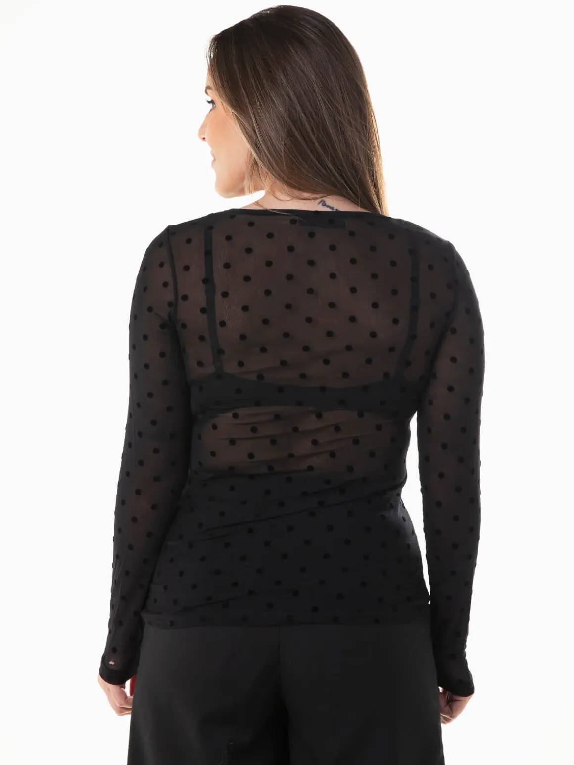T-shirt preta tule com bolinhas