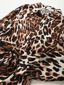Vestido camiseiro comprido animal print