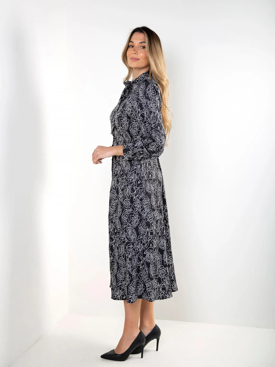 Vestido camiseiro midi preto