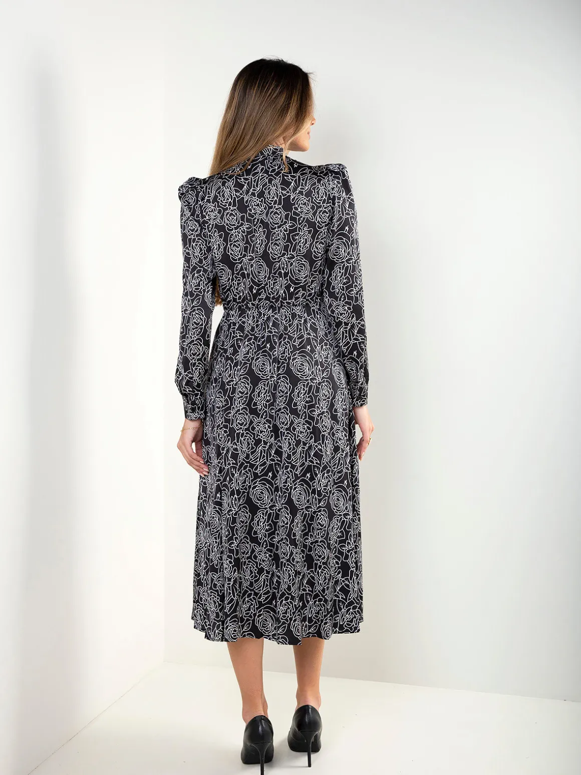 Vestido camiseiro midi preto