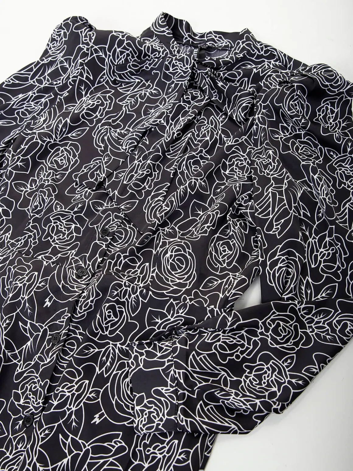 Vestido camiseiro midi preto