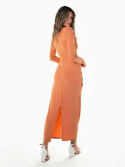 Vestido comprido com torcido