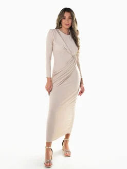 Vestido comprido com torcido