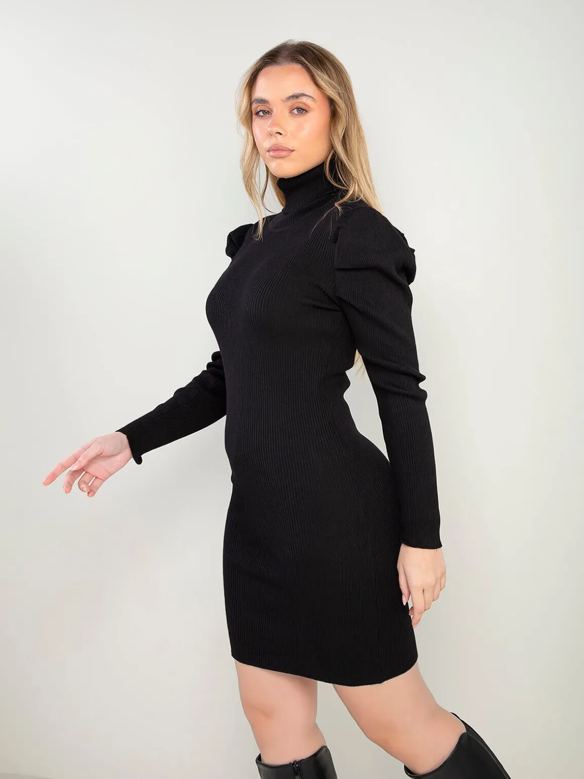 Vestido curto malha canelada preto