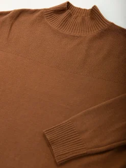 Vestido curto malha gola subida