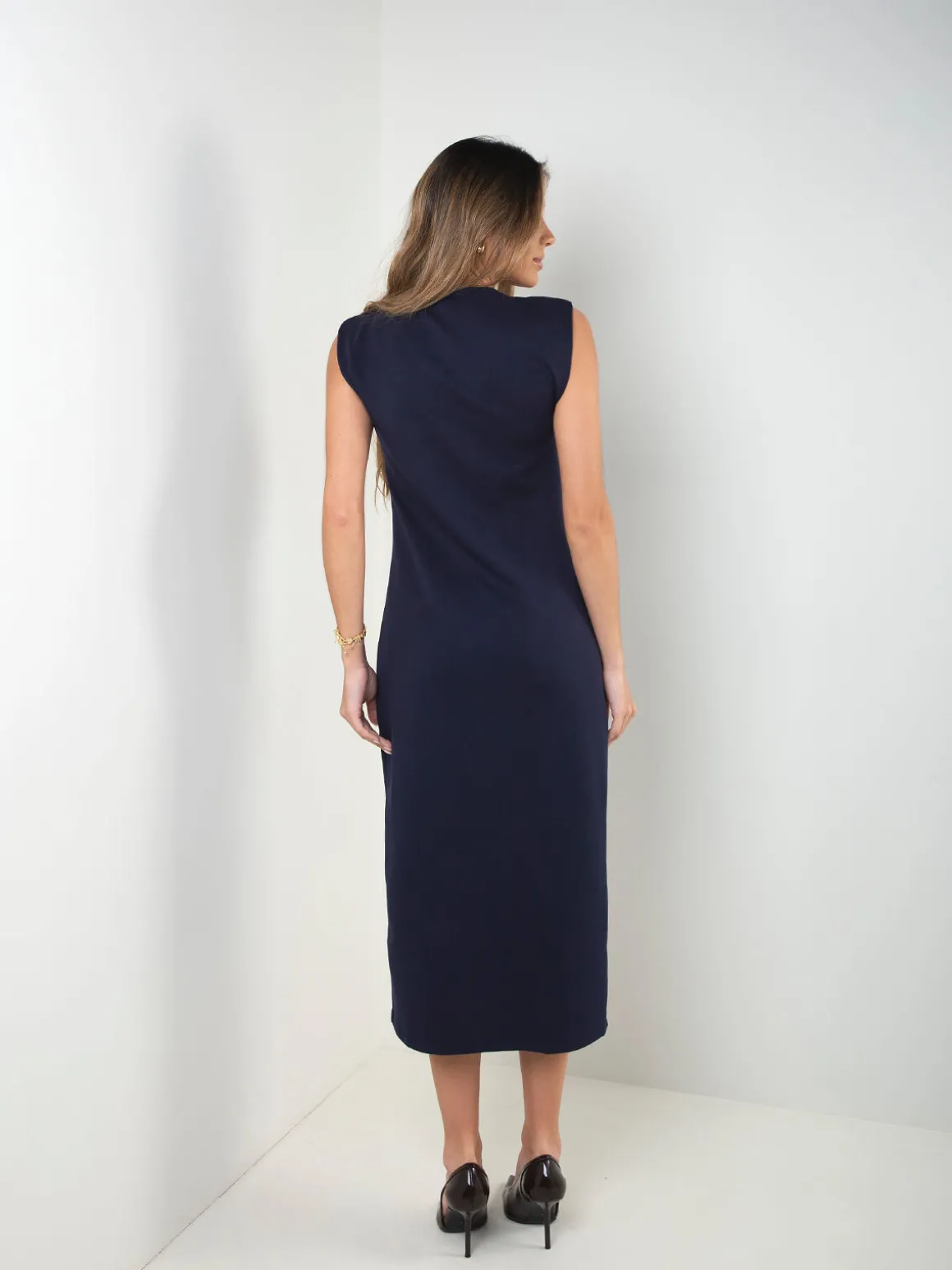 Vestido midi com detalhe dourado