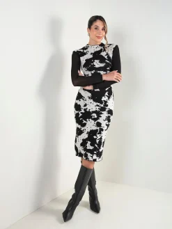 Vestido midi justo em malha animal print