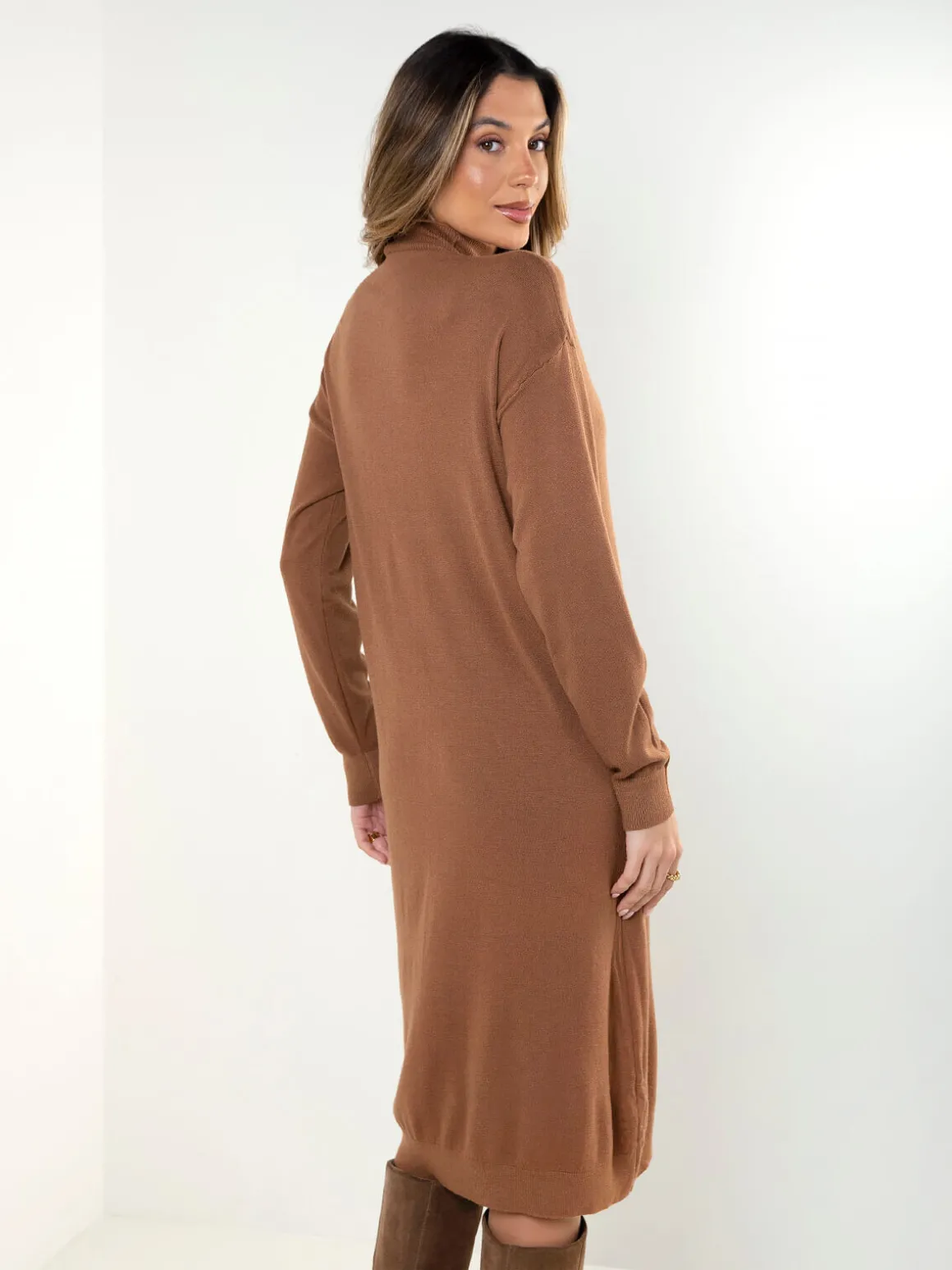 Vestido midi malha com gola subida